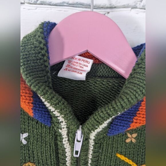 Kids Wool blend embroidered sweater made in peru. Green/animals size 2 - Picture 3 of 9